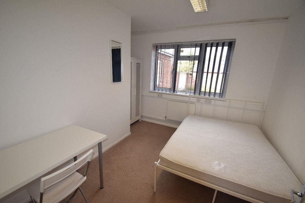 Property photo 3 of 9 Bedroom One (Double)