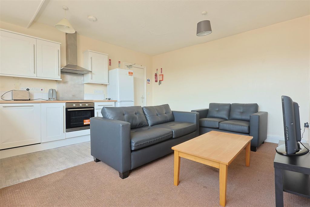 Property photo 3 of 15 A80E1A3E-Afd1-4207-8809-4D49Cb9Ef674.Jpeg