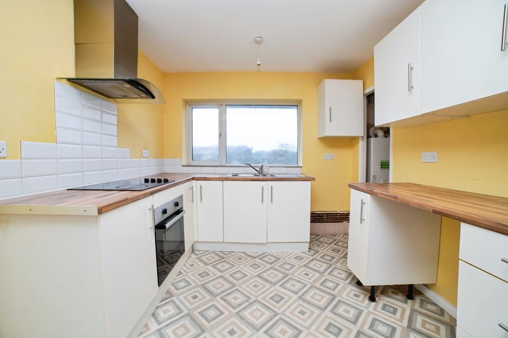 Property photo 3 of 25 Kitchen