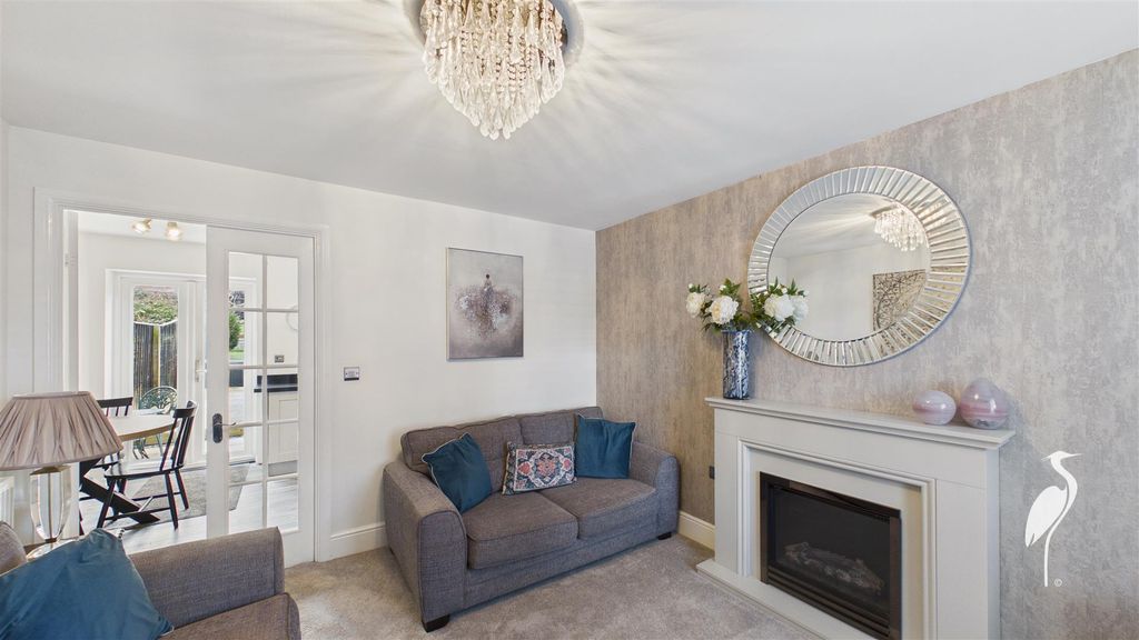 Property photo 3 of 23 Lounge