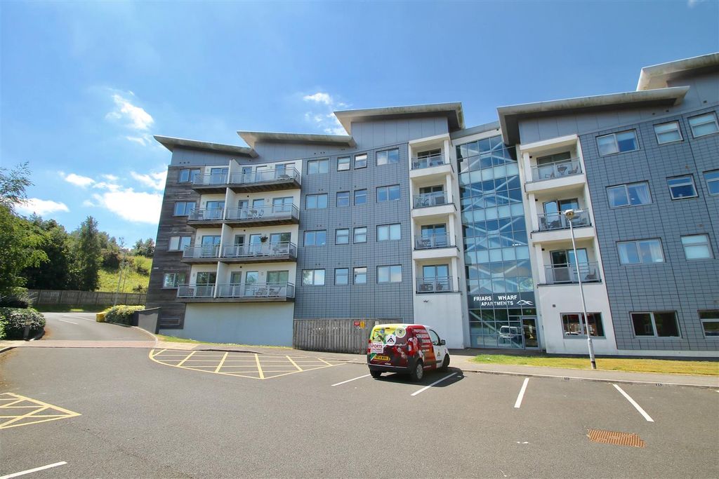 Property photo 1 of 11 External