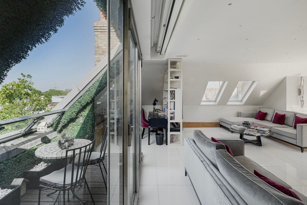 Property photo 2 of 22