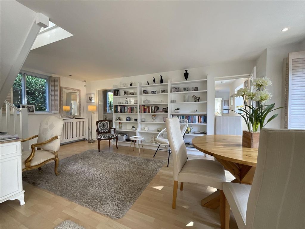 Property photo 2 of 24