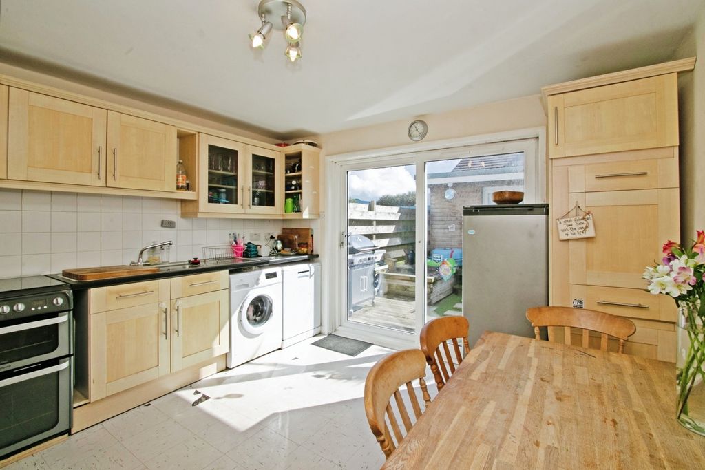 Property photo 3 of 17 Kitchen.