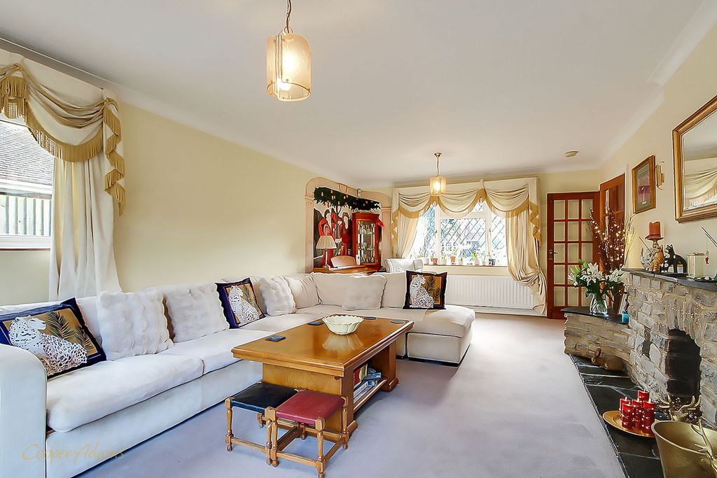 Property photo 2 of 17 Sitting Room