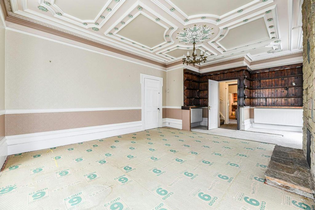 Property photo 3 of 14 Internal