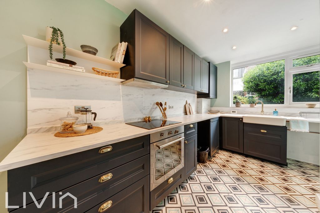 Property photo 1 of 16 Addiscombe Avenue, 62 (10)