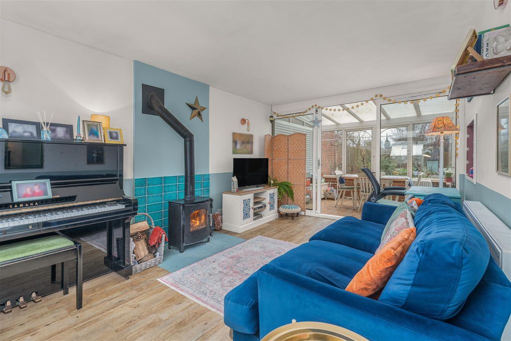 Property photo 2 of 15 23 Newcombe Close, Milcombe-11.Jpg