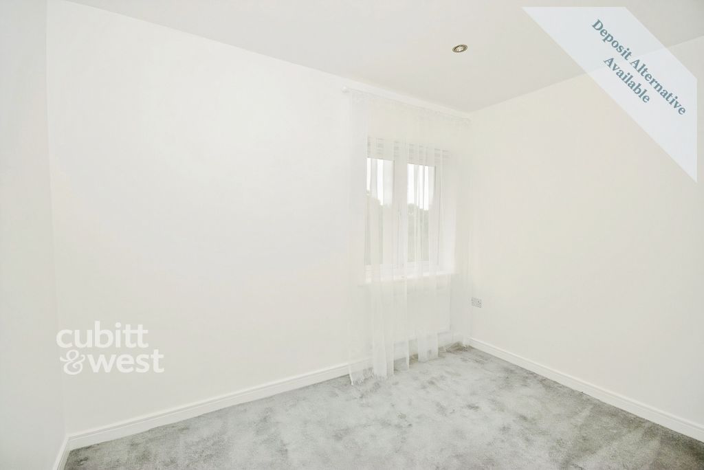 Property photo 3 of 10 Bedroom