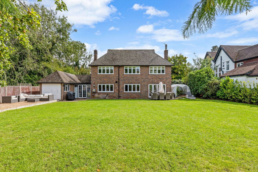 Property photo 2 of 27