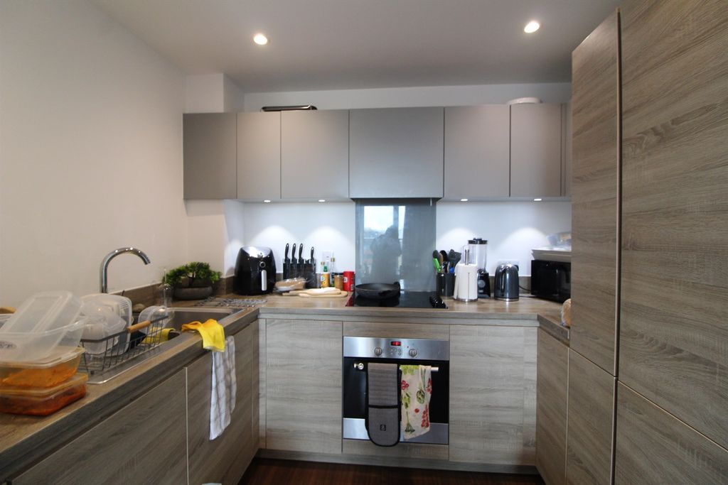 Property photo 3 of 5 Kitchen