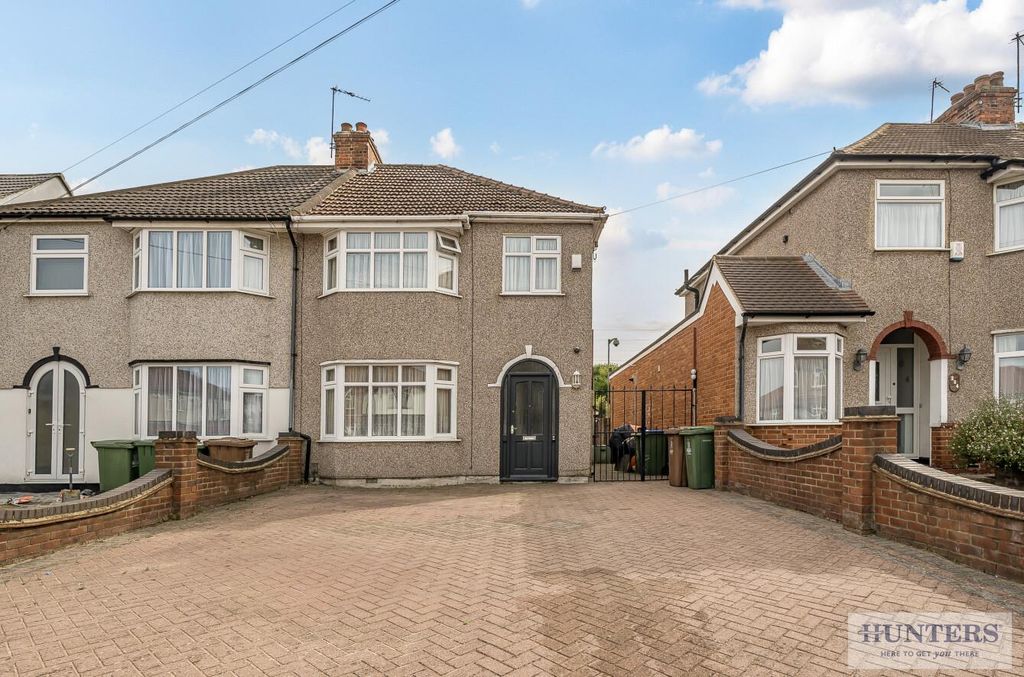Property photo 1 of 17 External