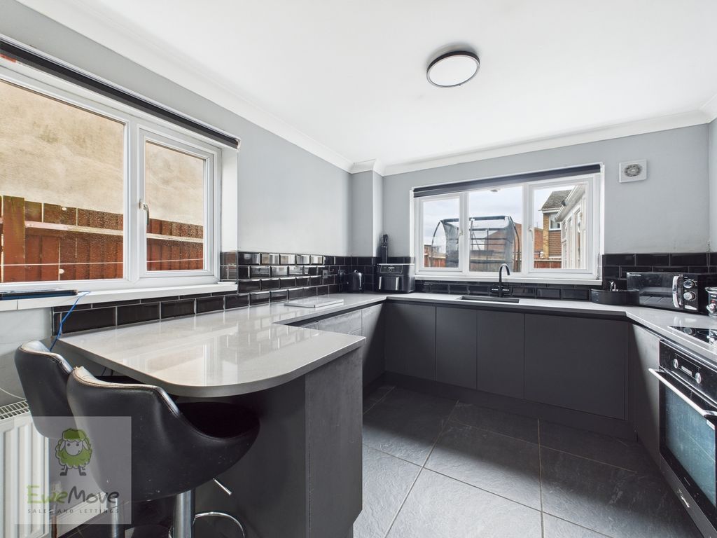 Property photo 1 of 19 Kitchen Breakfast Room