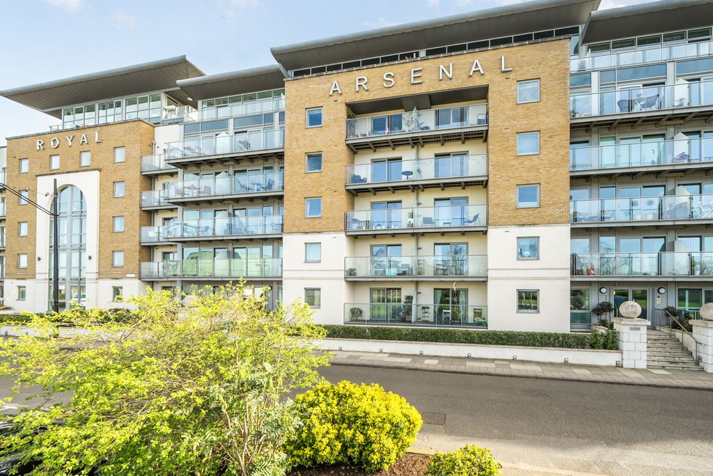 Property photo 2 of 21 External