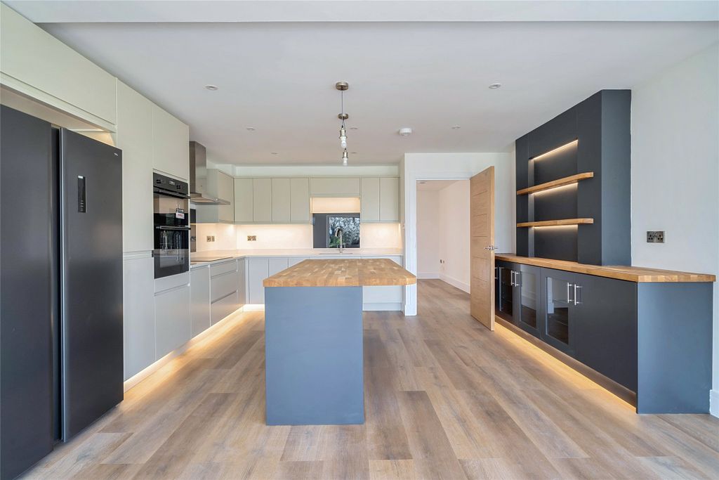 Property photo 3 of 19 Picture No. 16