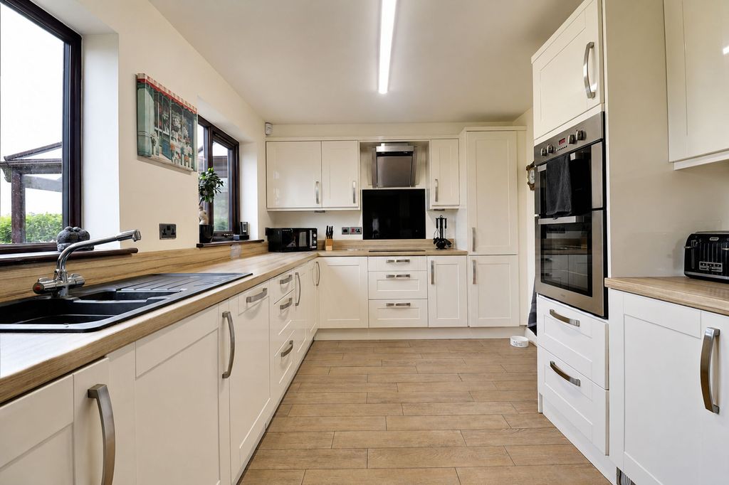 Property photo 3 of 29