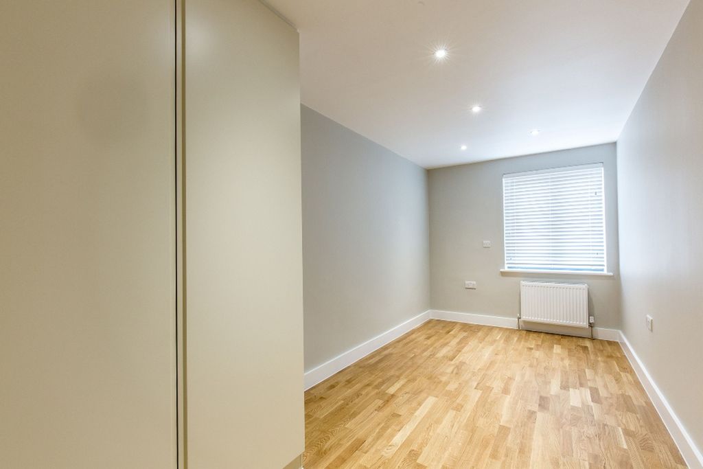 Property photo 3 of 9 Bedroom