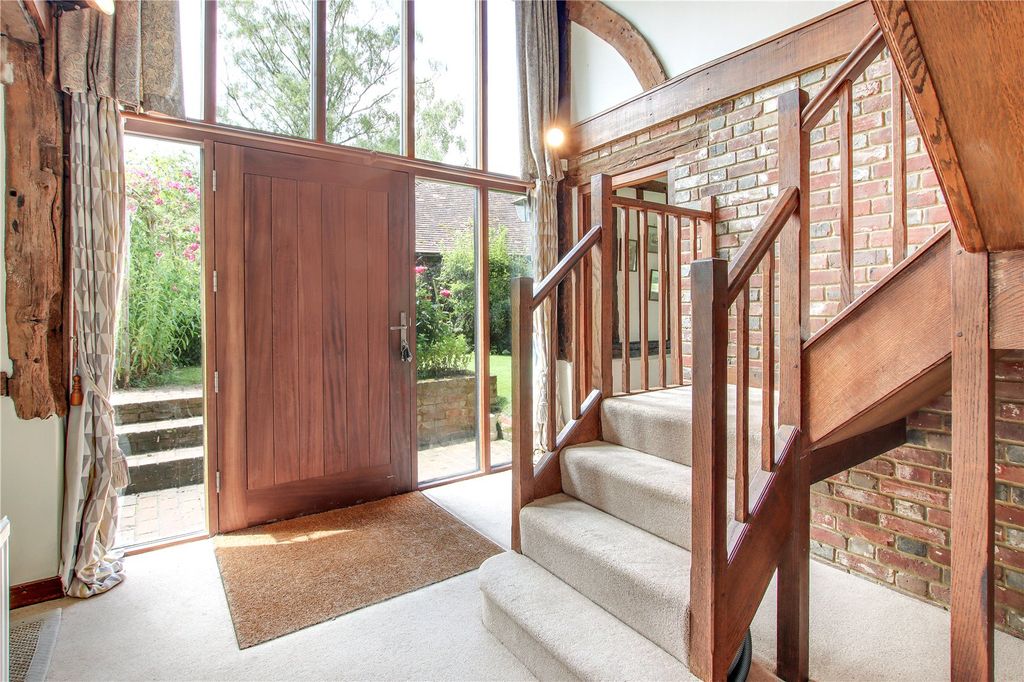 Property photo 2 of 16 Entrance Hall
