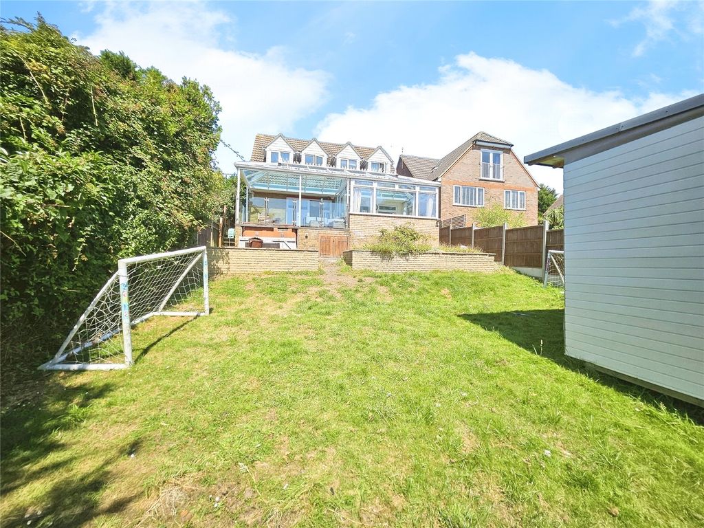 Property photo 3 of 14 Picture No. 02