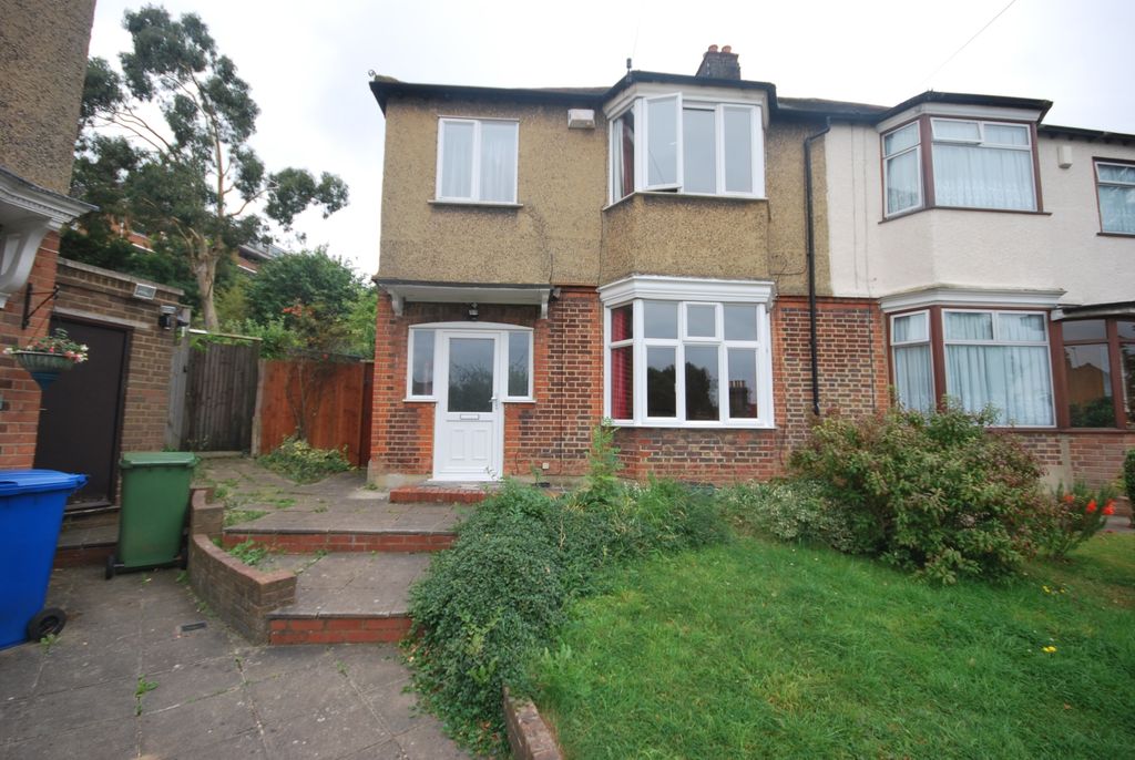 Property photo 1 of 8 Hillcourt Road