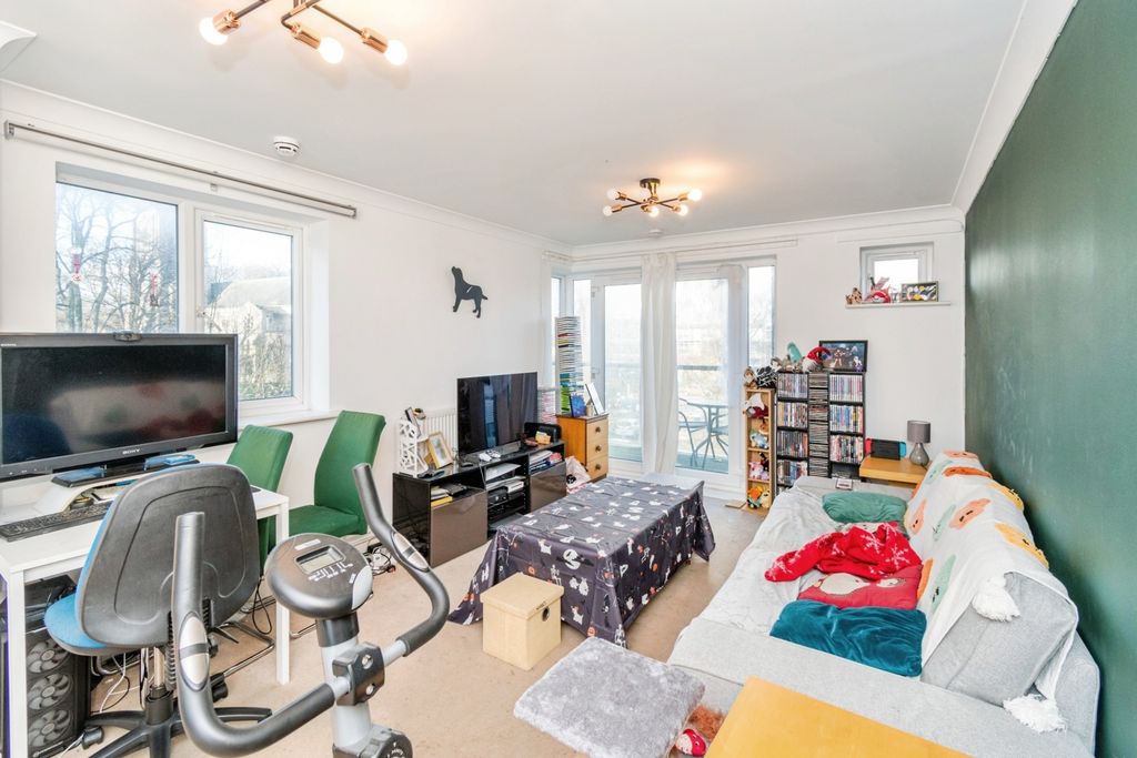 Property photo 2 of 12 Pbox-Img.Jpg