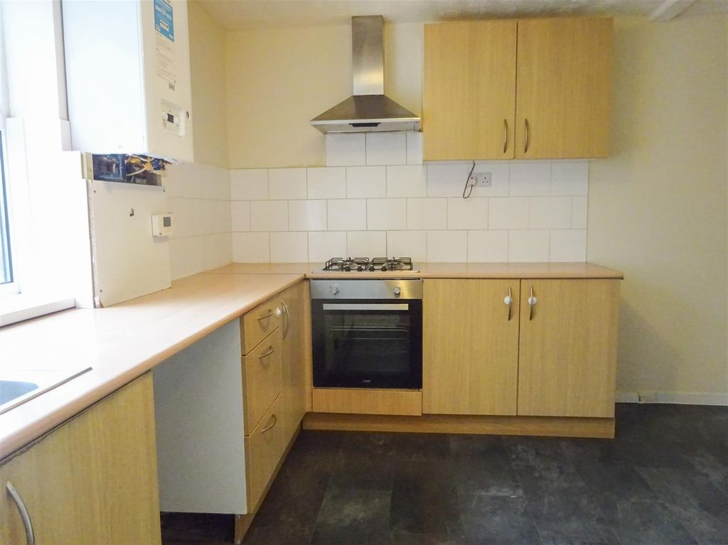 Property photo 2 of 10 Kitchen.Jpg