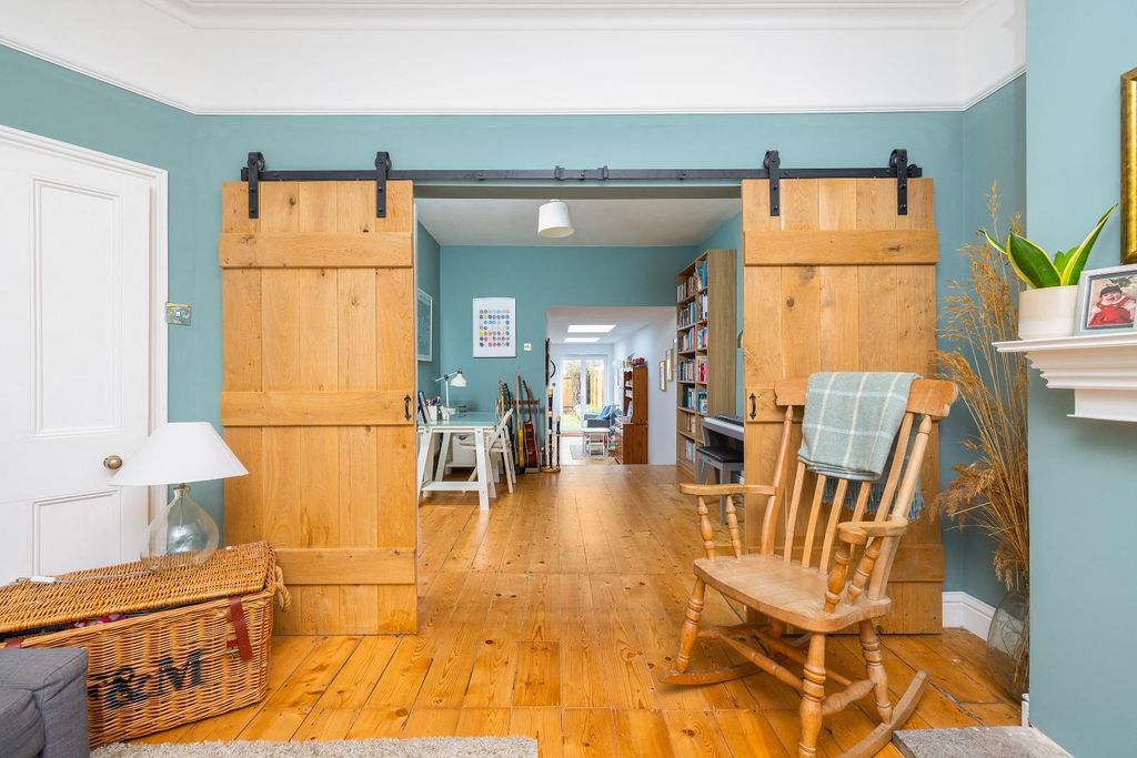 Property photo 3 of 26 Char0245.Jpg