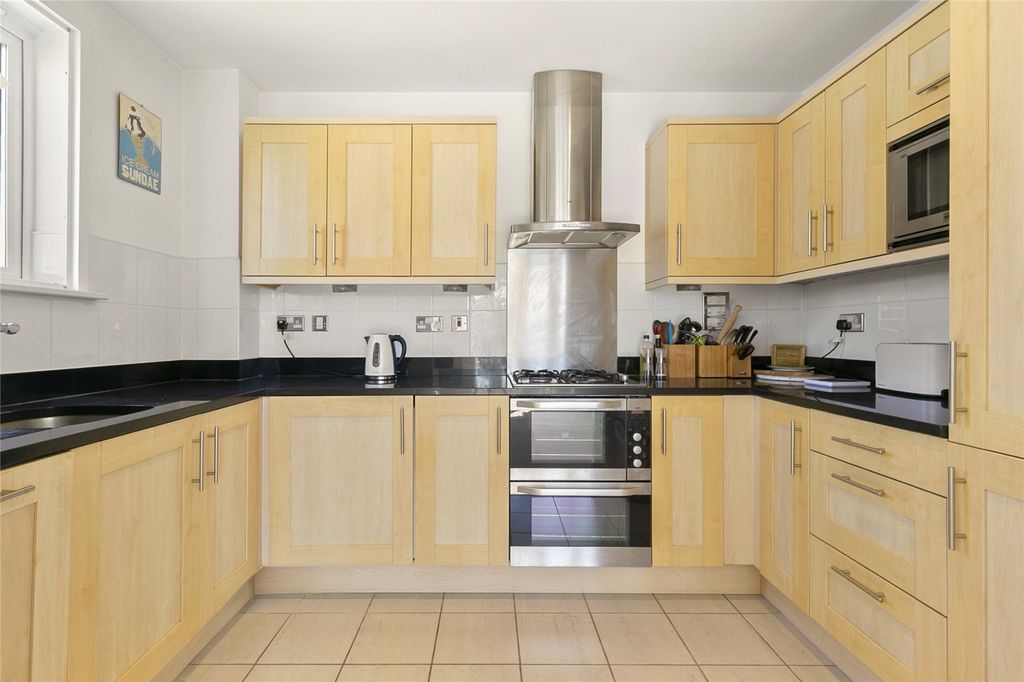 Property photo 3 of 9 Kitchen