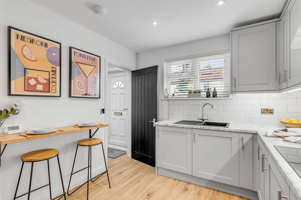 Property photo 2 of 26