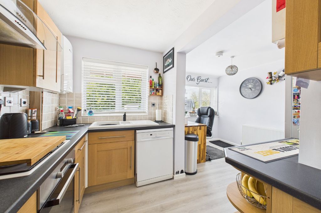 Property photo 3 of 14 Kitchen