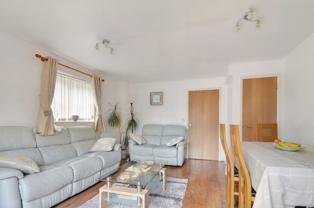 Property photo 2 of 14
