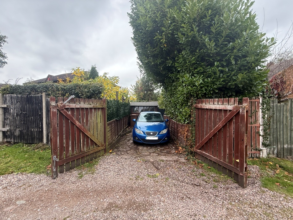 Property photo 2 of 16 Car2