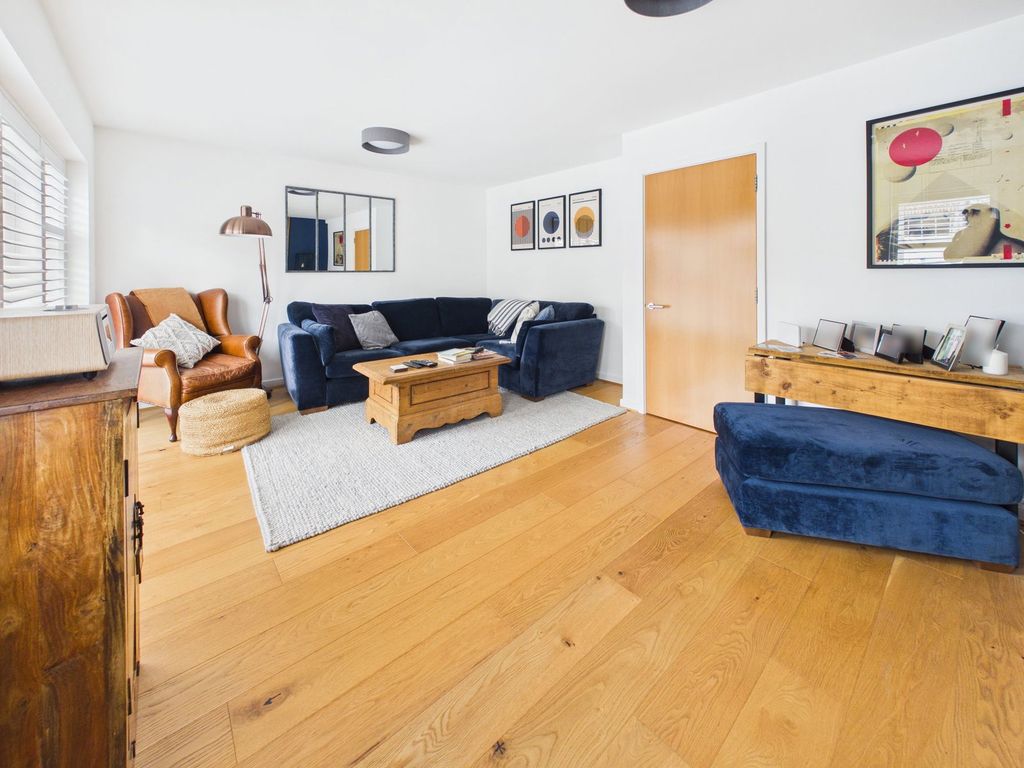 Property photo 2 of 26