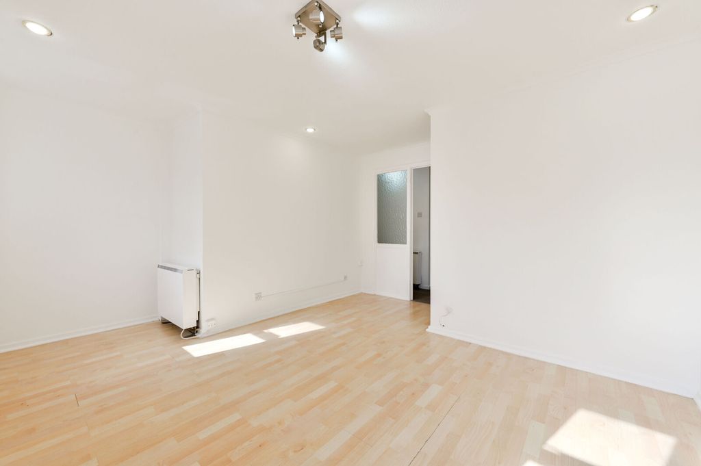 Property photo 3 of 8