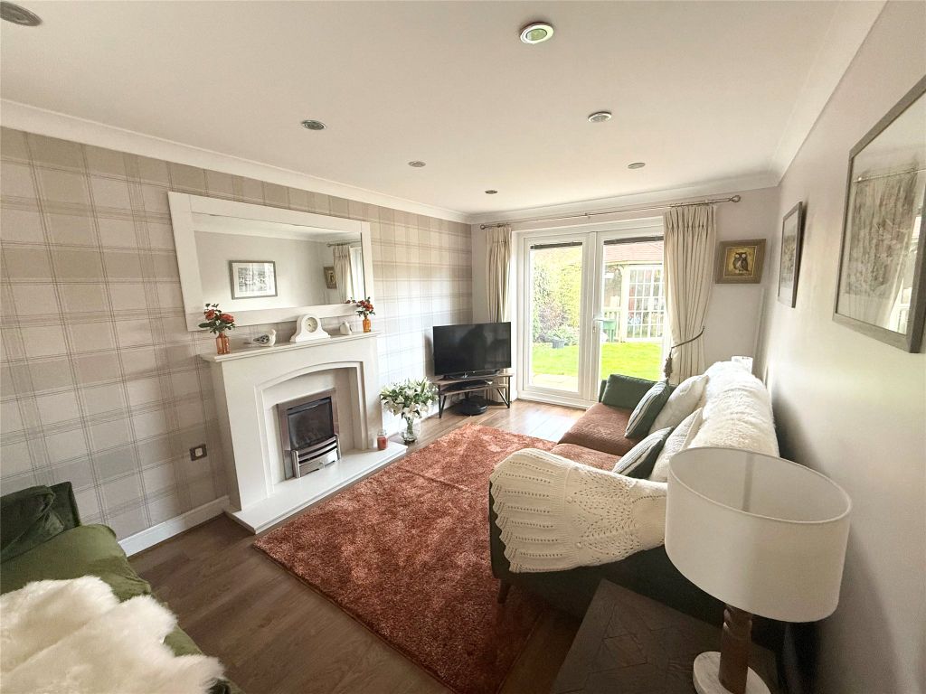 Property photo 3 of 23 Lounge