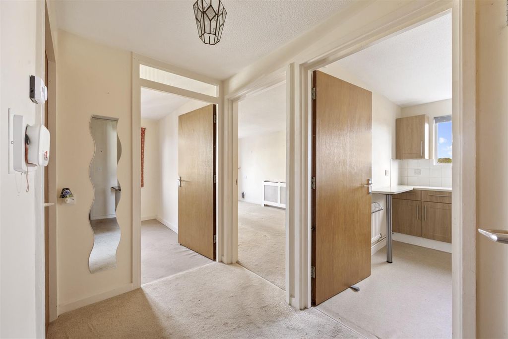 Property photo 2 of 17 Kingsway, Saxon Court 26-013.Jpg