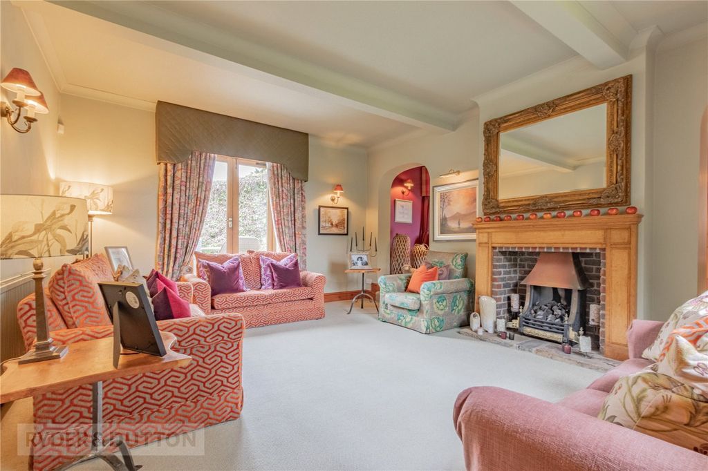 Property photo 3 of 37 Living Room