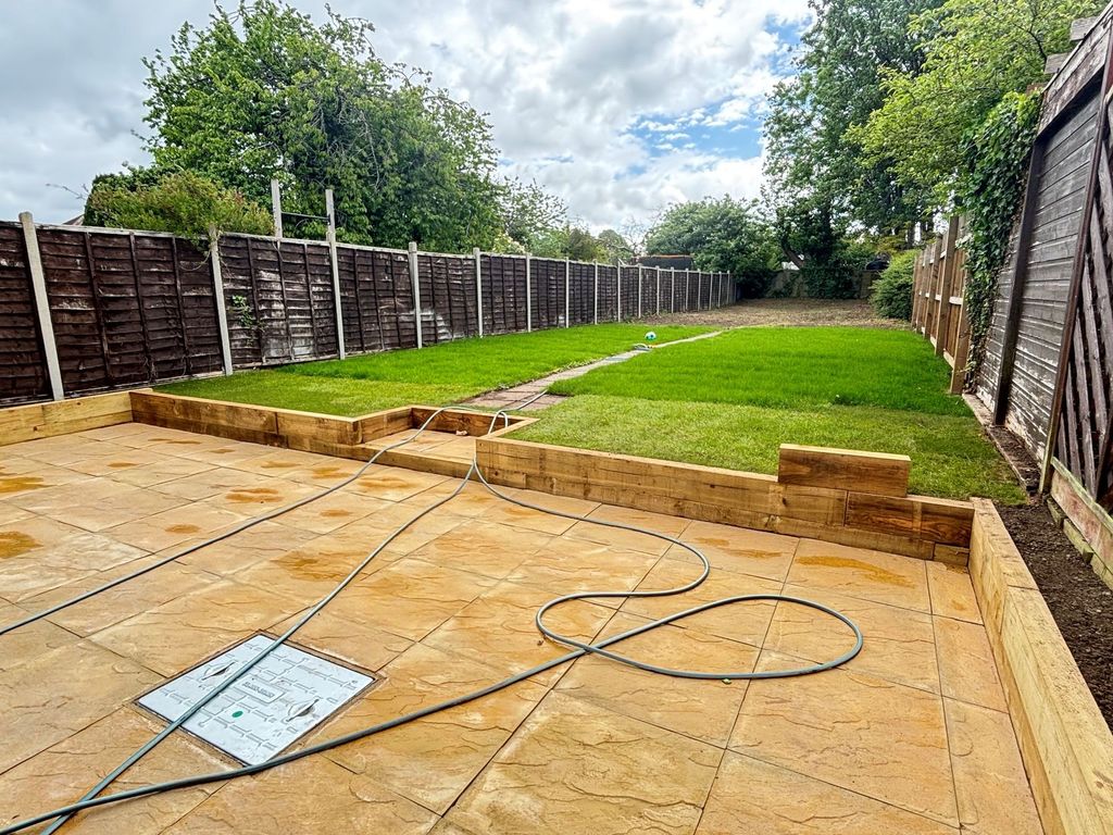 Property photo 3 of 16 Garden 2