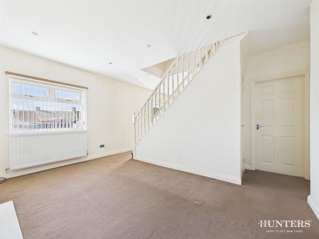 Property photo 3 of 17 Cam05287G0-Pr0165-Still004.Jpg