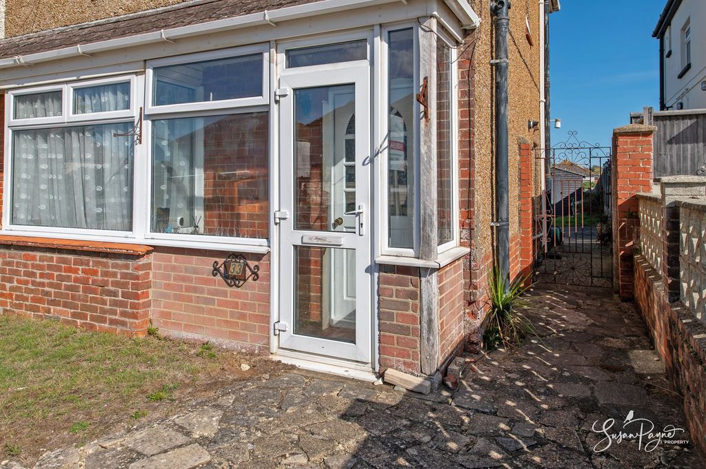 Property photo 3 of 25 Entrance