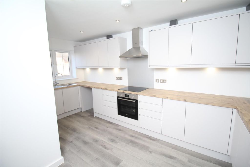 Property photo 2 of 13 Img_8200.Jpg