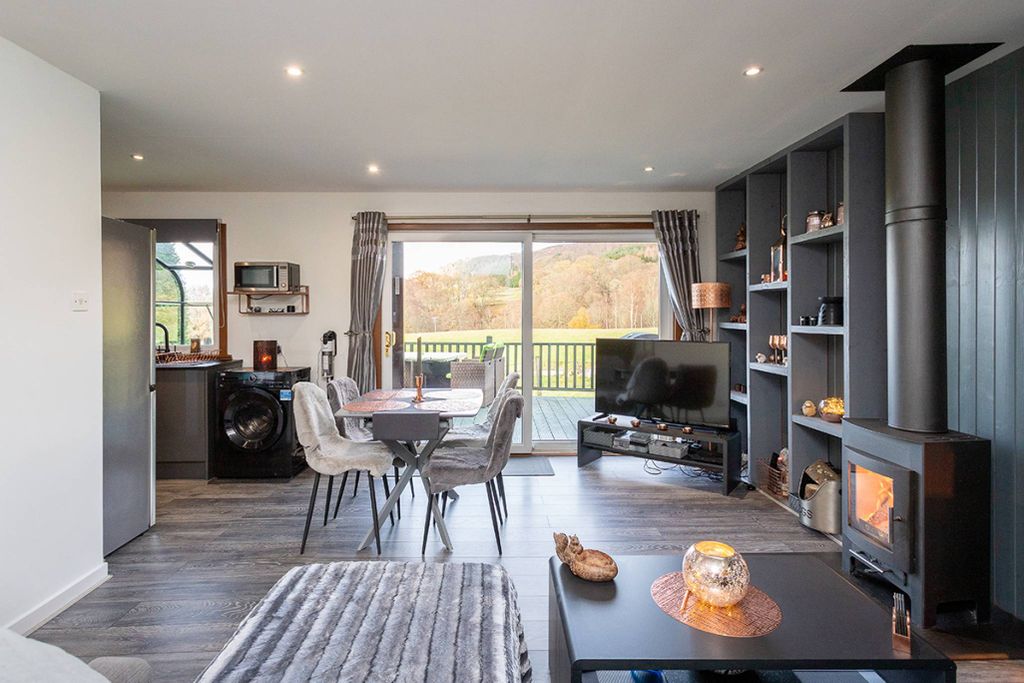 Property photo 2 of 22