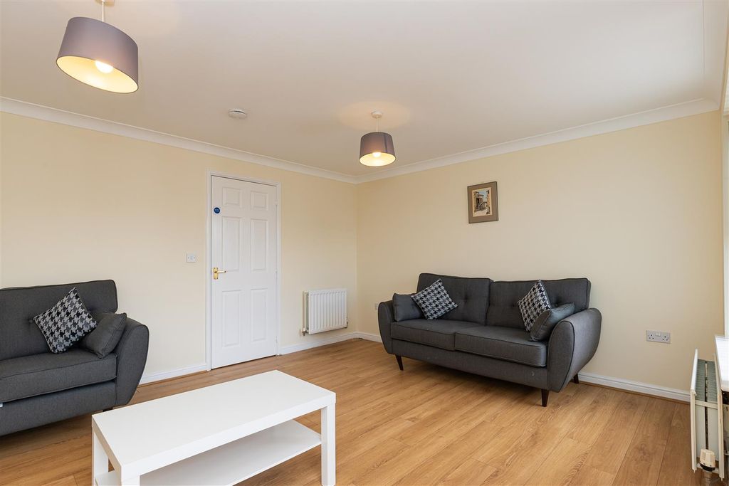 Property photo 3 of 12 29 Bullrushes Close-4.Jpg