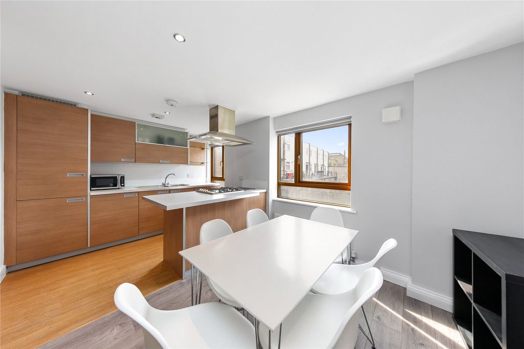 Property photo 1 of 17 Picture No. 12