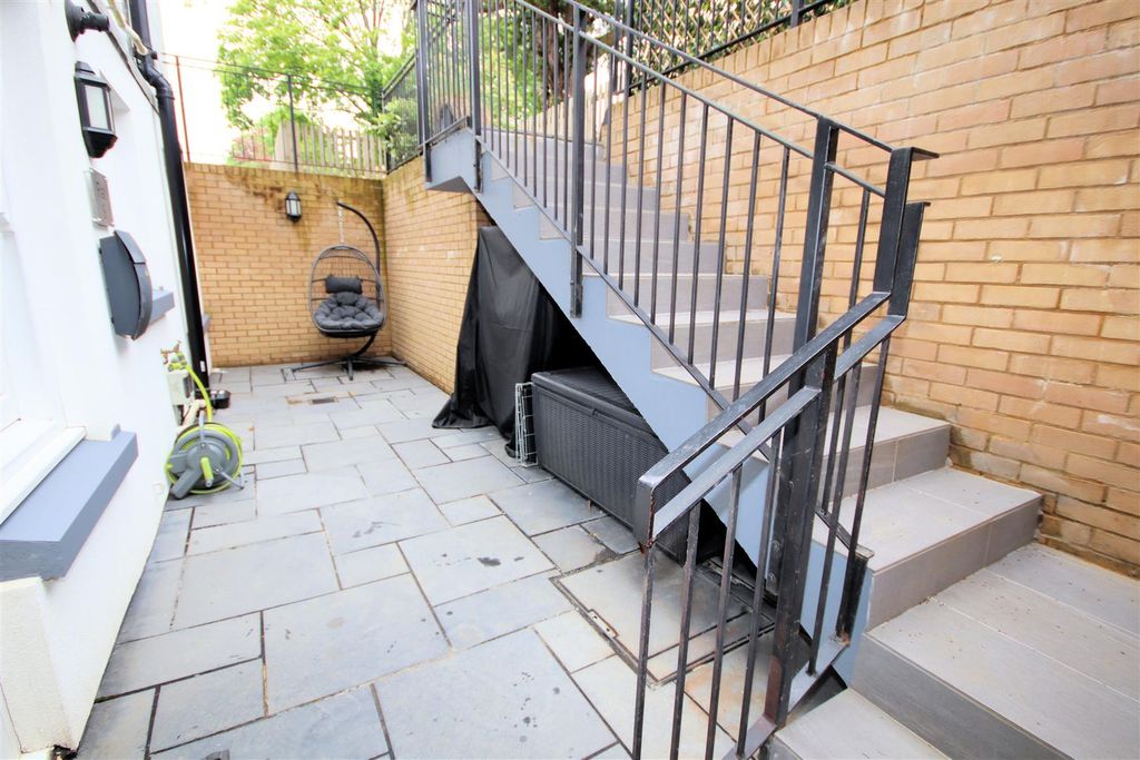 Property photo 3 of 30 Private Courtyard