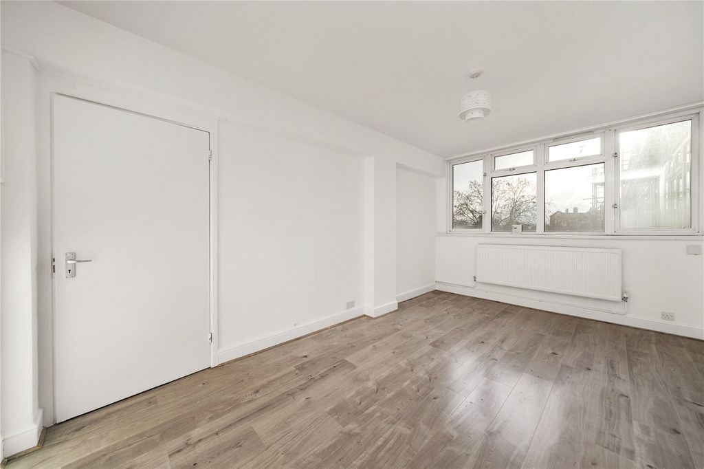 Property photo 2 of 12 Picture No. 10