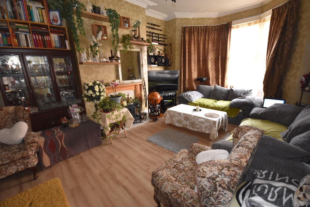 Property photo 2 of 10 Img_395863_10_Original