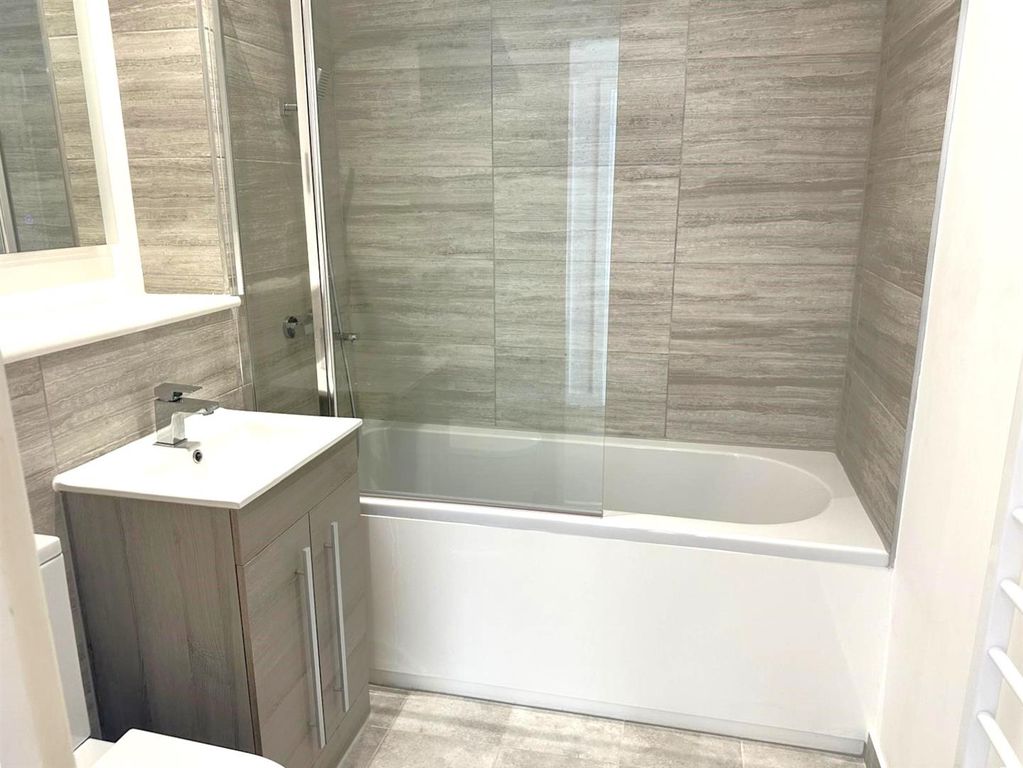 Property photo 3 of 7 Bath.Jpg