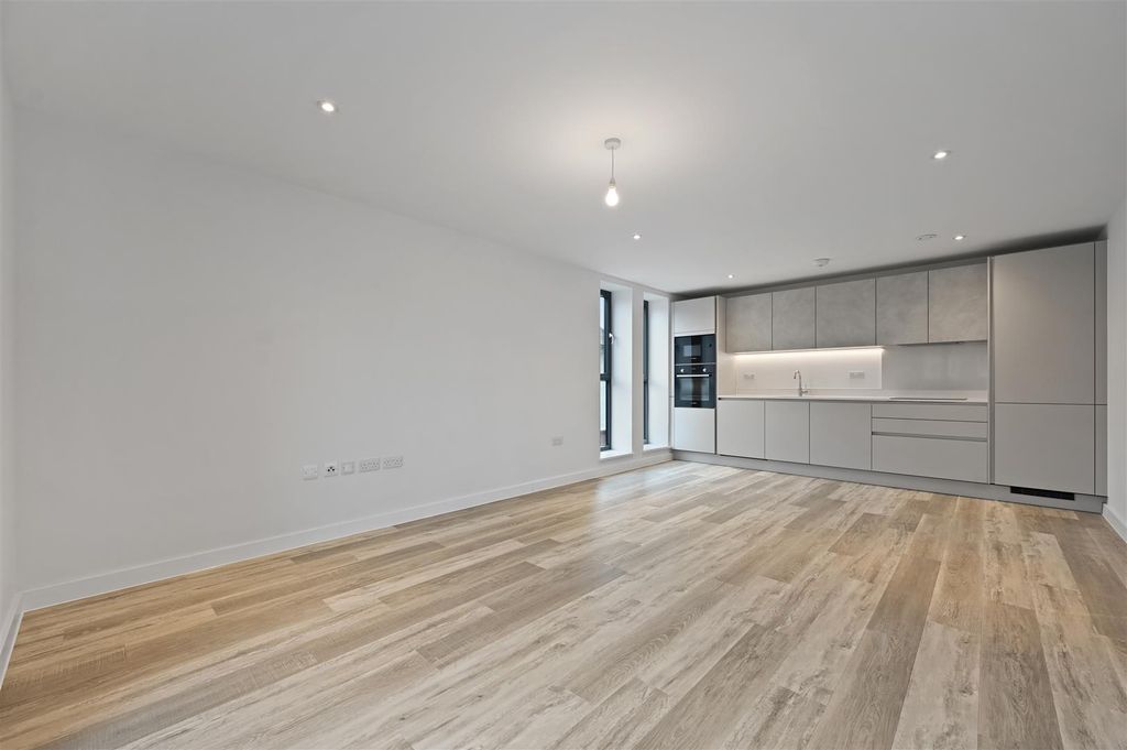 Property photo 1 of 9 Awrealty - Flat 18, Bejoux Court - Receptiona3 (1)