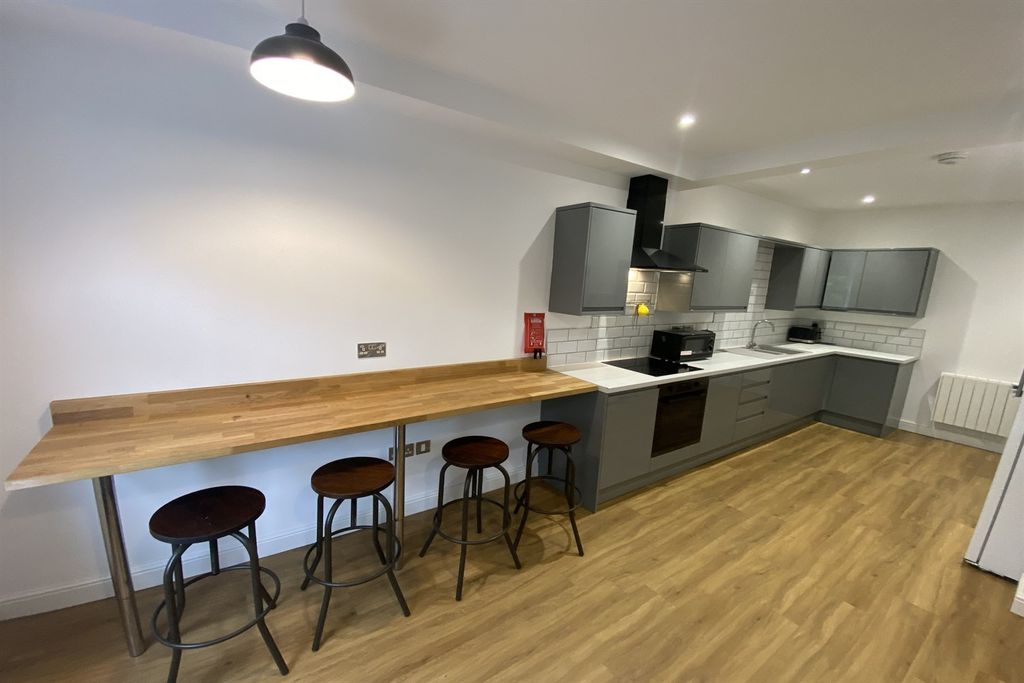 Property photo 1 of 14 (Main)